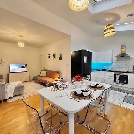 Modern 1-Bed Apt 30Min To Central London & Parking